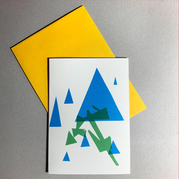 Klappkarte grafischer Baum, blaues Dreieck, grüne Grafiken, gelbes Kuvert