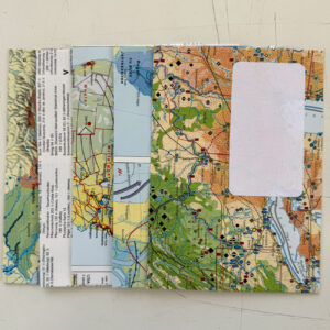 fünf Recycling-Kuverts, mit Adress-Aufkleber