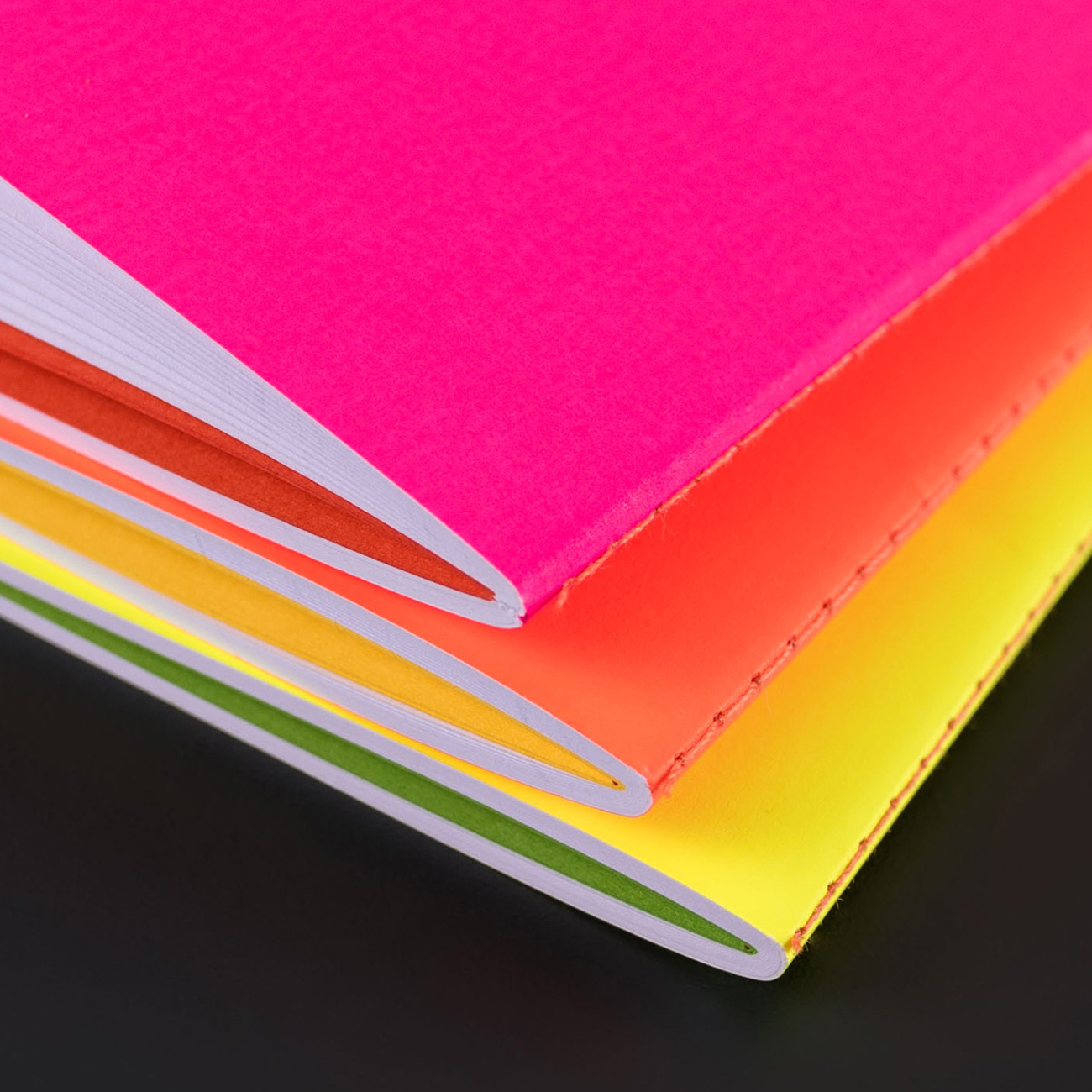 LE TYPOGRAPHE – Notizheft NEONPINK quer